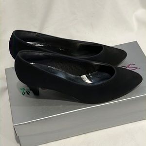 Classic Coloriffics Women’s 6.5 M Black 2 inch Stiletto Heel Shoes.